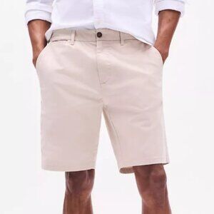 Tommy Hilfiger mens flat front khaki shorts tan size 48R EUC